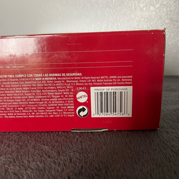 Holiday Barbie 2008-Celebrating 20 years of Holidays - Picture 6 of 7